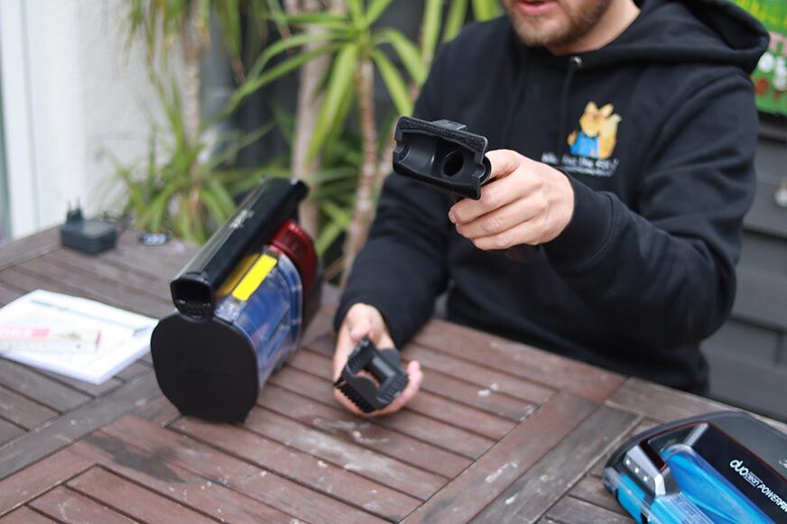 You can see the upholstery nozzle of the Shark Anti Hair Wrap Flexology. 